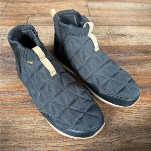 Teva Black Quilted Ankle Boots with Tan Pull Tabs